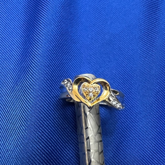 Beautiful Ring - Picture 4 of 5